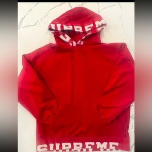 SUPREME Crop Logo Hoodie.